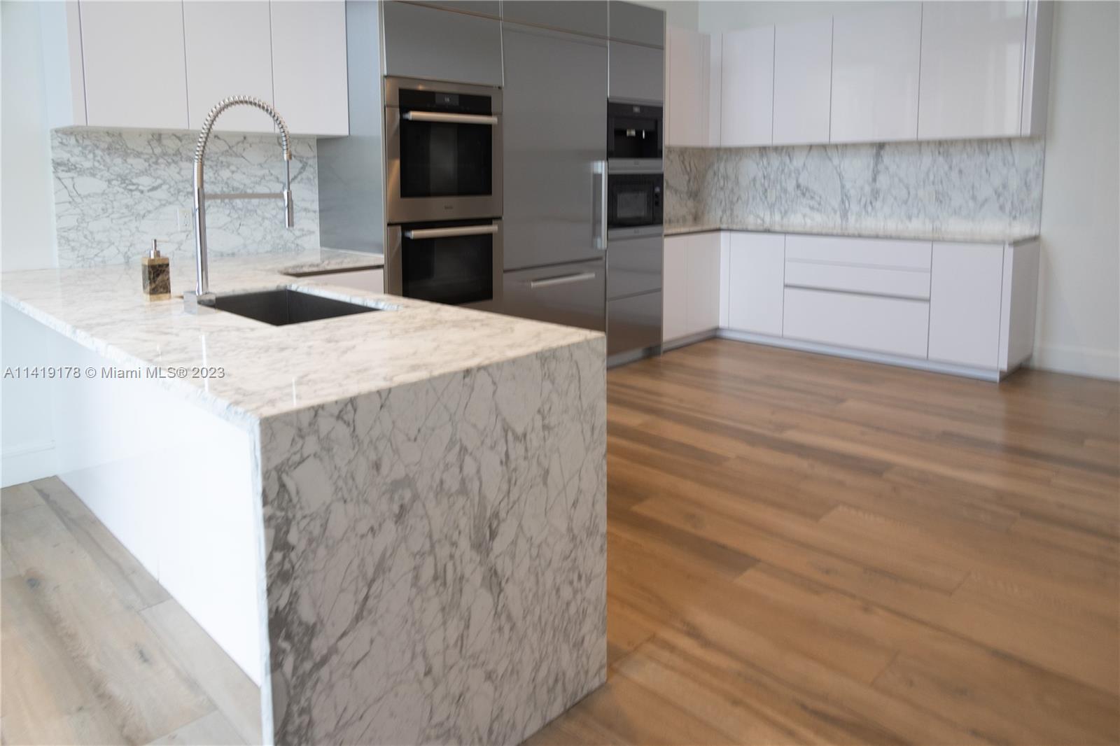 PRIVE CONDO - Residential