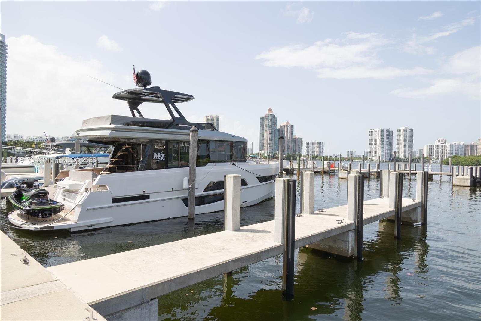 PRIVE CONDO - Residential