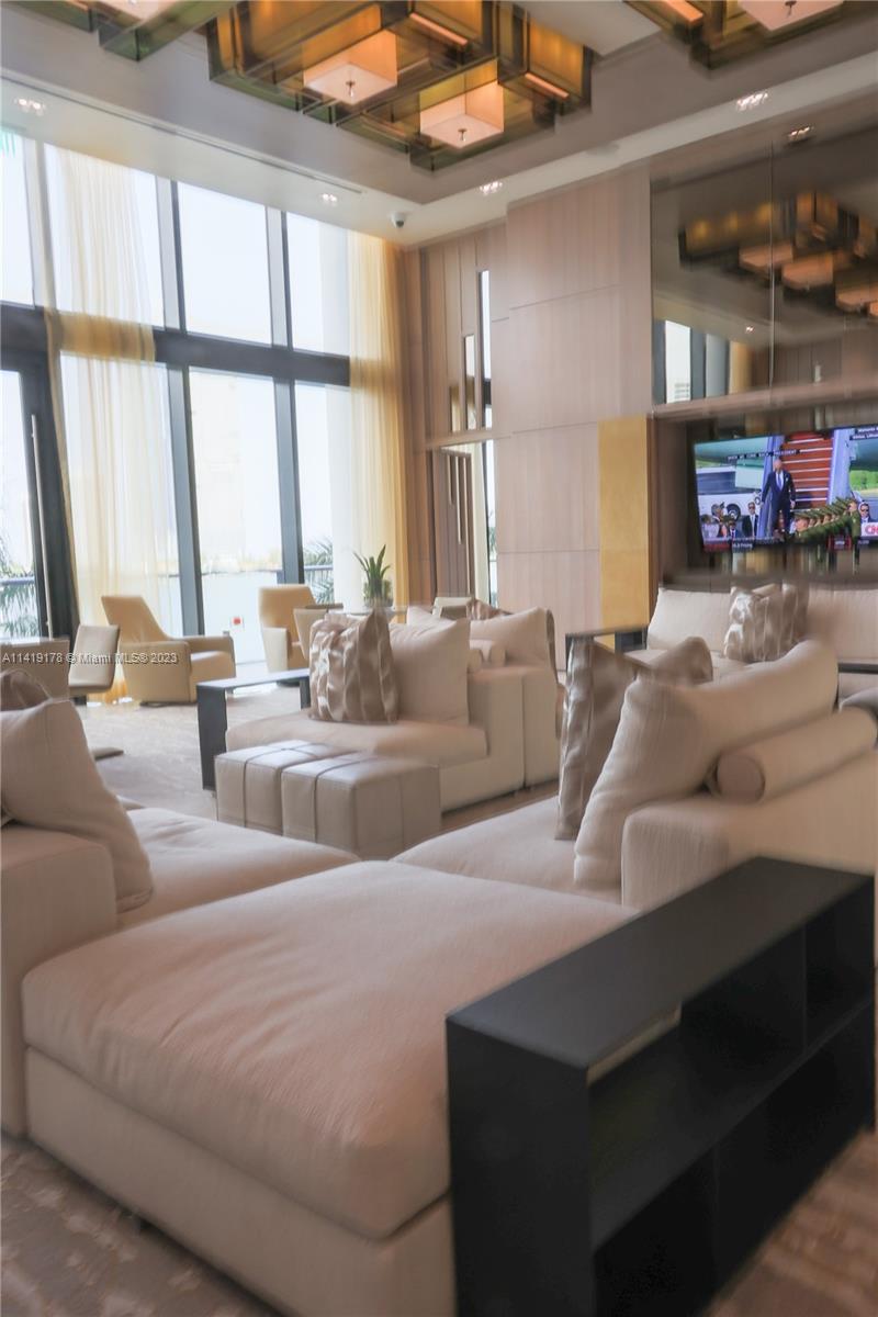 PRIVE CONDO - Residential