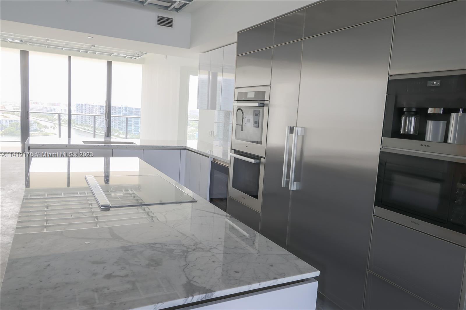 PRIVE CONDO - Residential