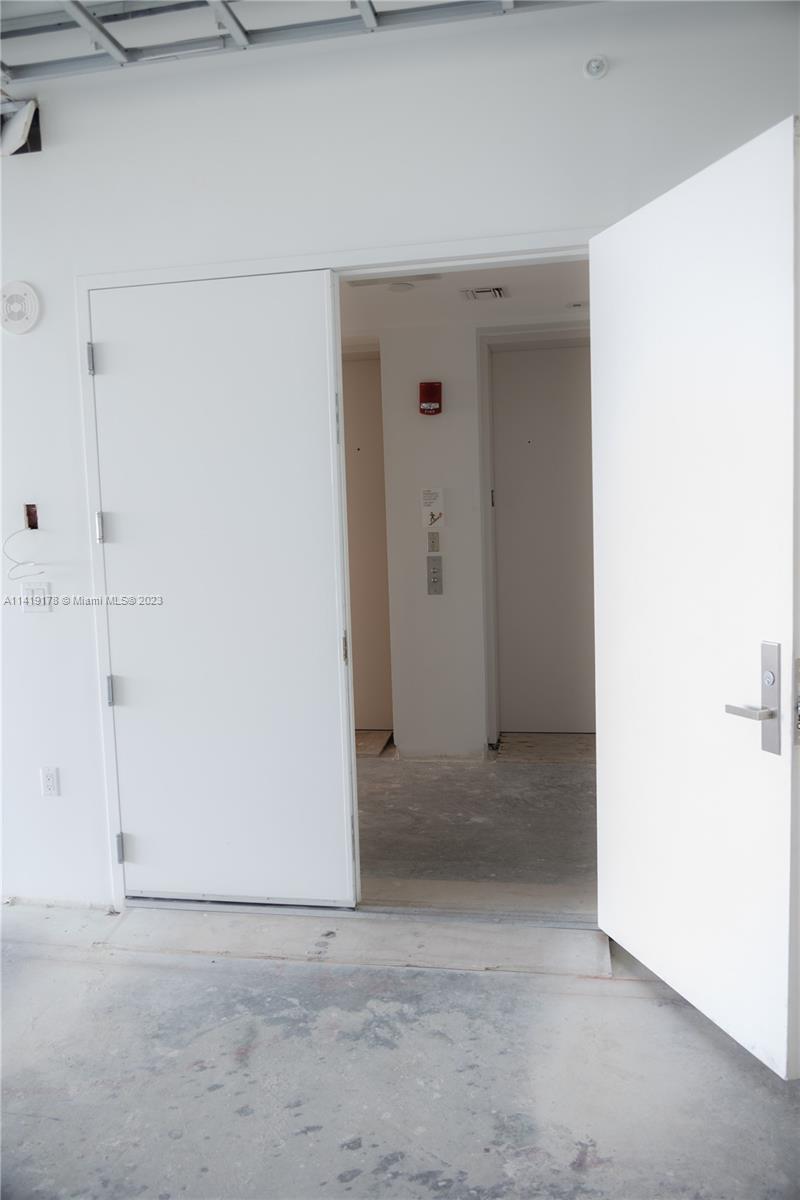 PRIVE CONDO - Residential