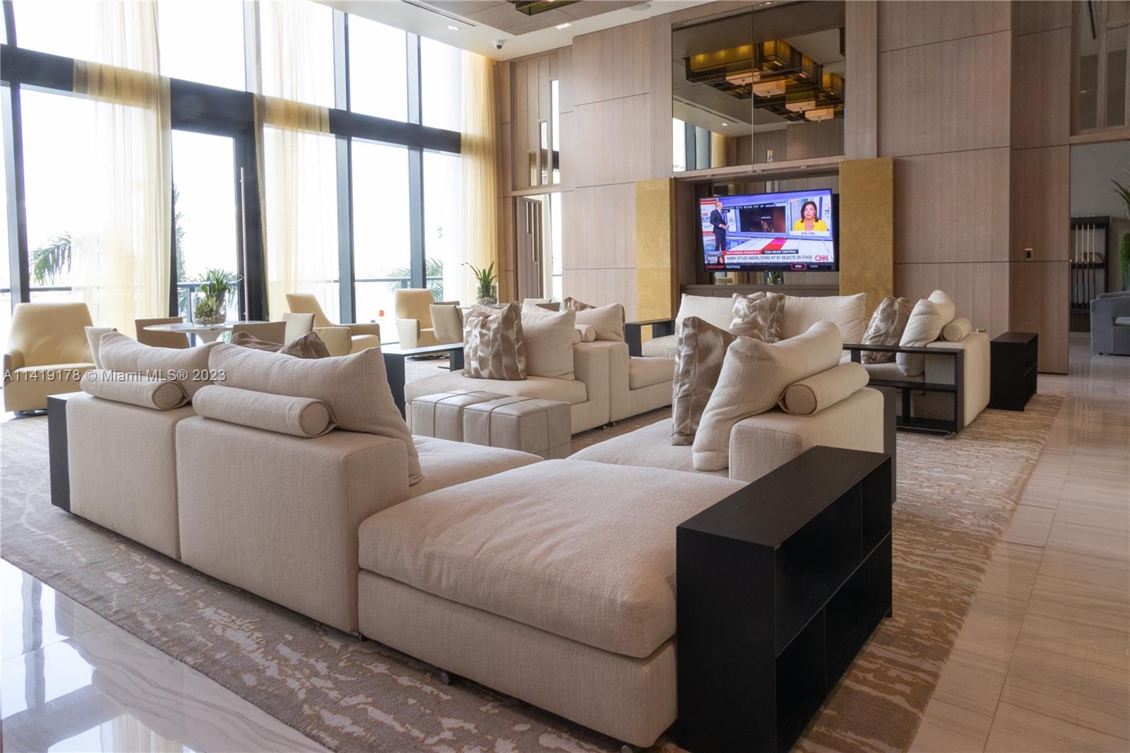 PRIVE CONDO - Residential