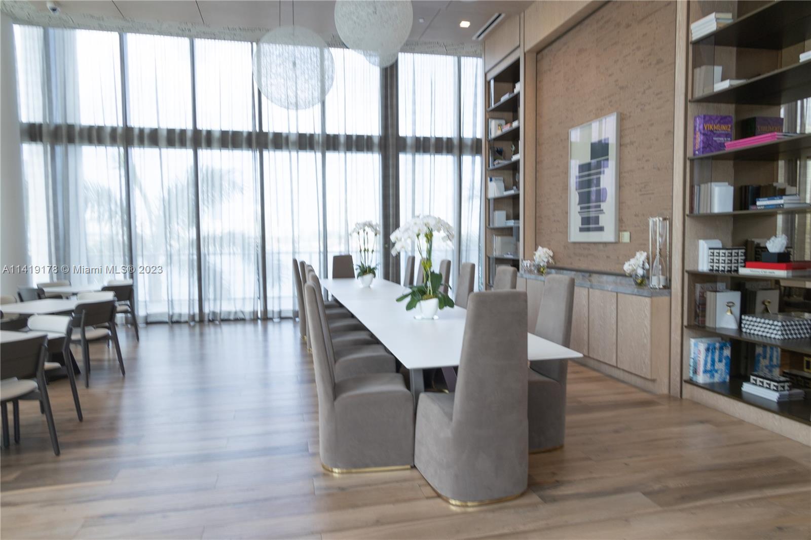 PRIVE CONDO - Residential