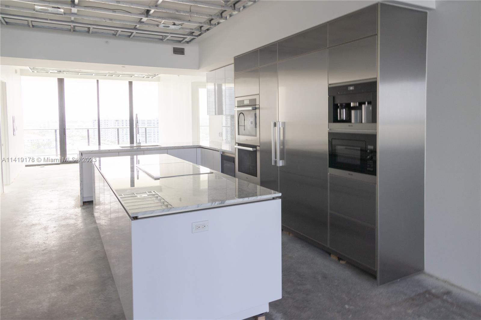 PRIVE CONDO - Residential