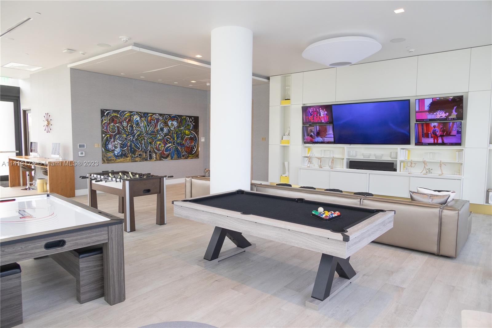 PRIVE CONDO - Residential