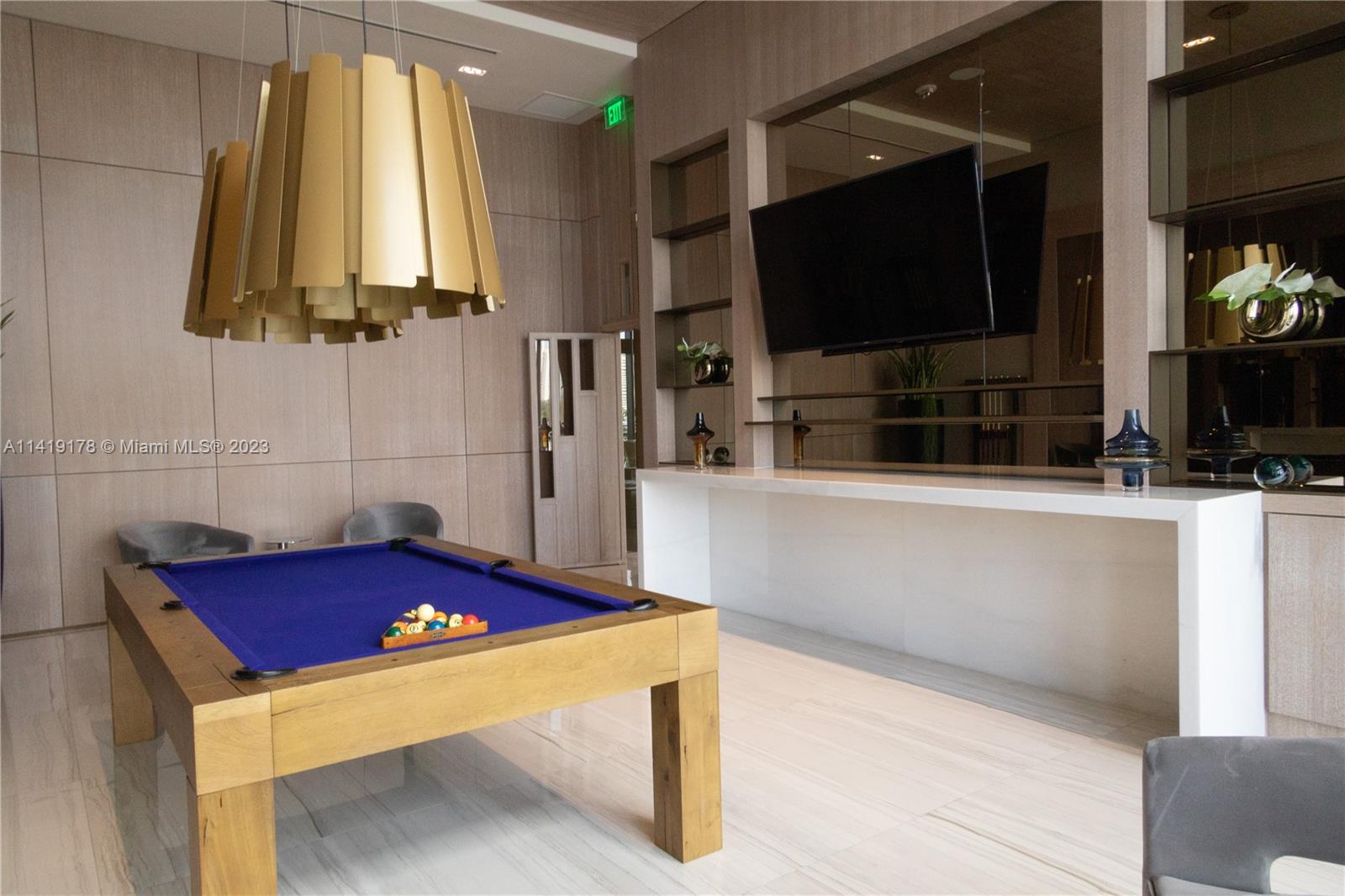 PRIVE CONDO - Residential