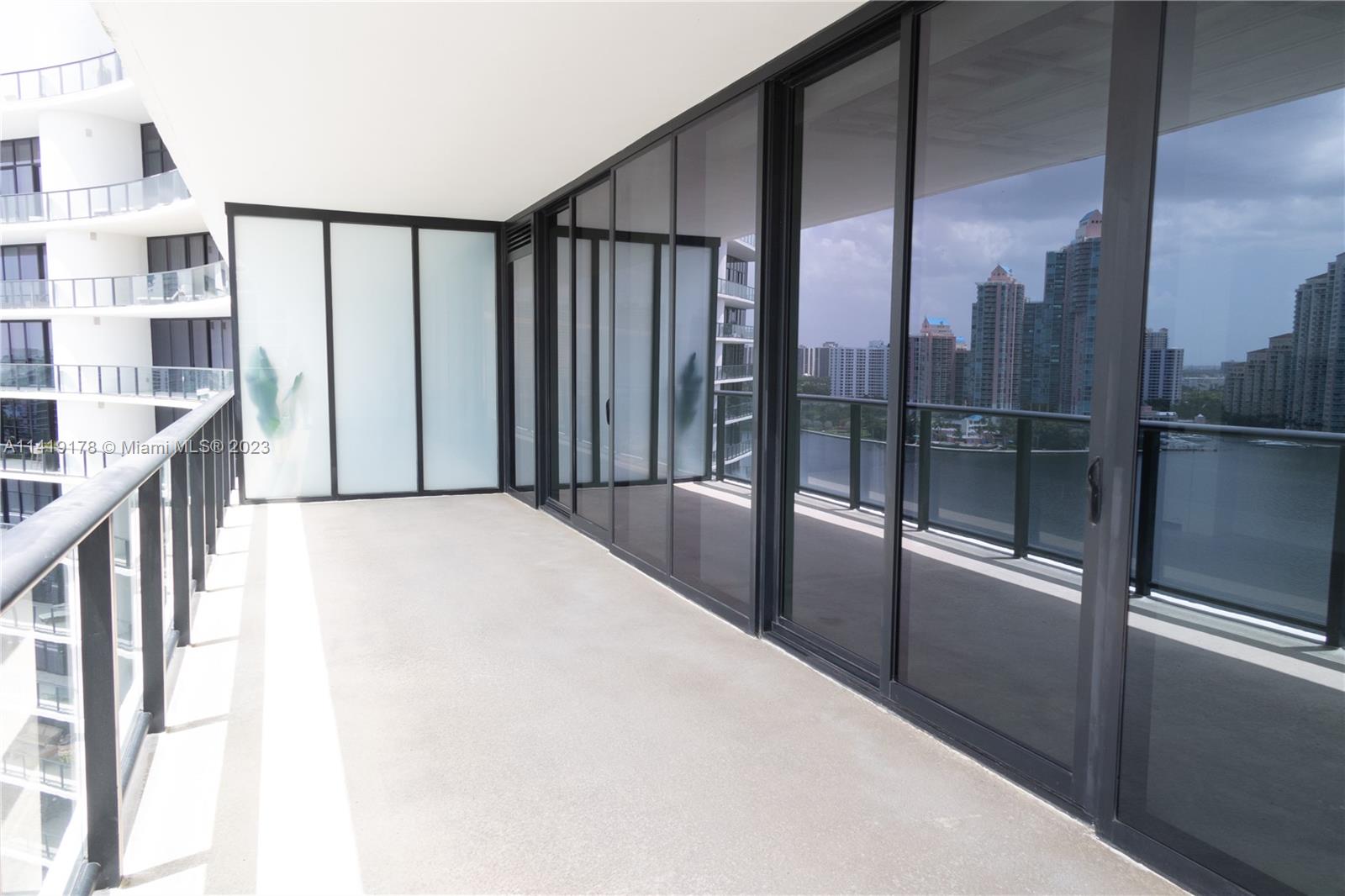 PRIVE CONDO - Residential