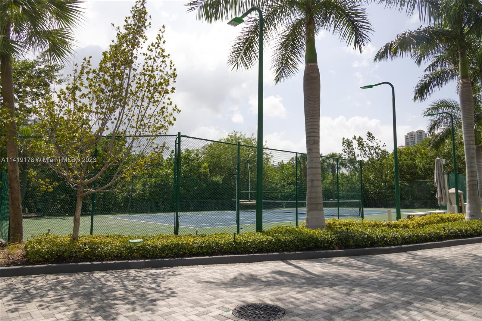 PRIVE CONDO - Residential