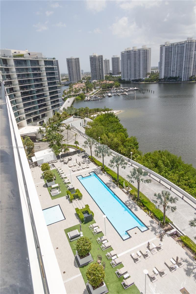 PRIVE CONDO - Residential