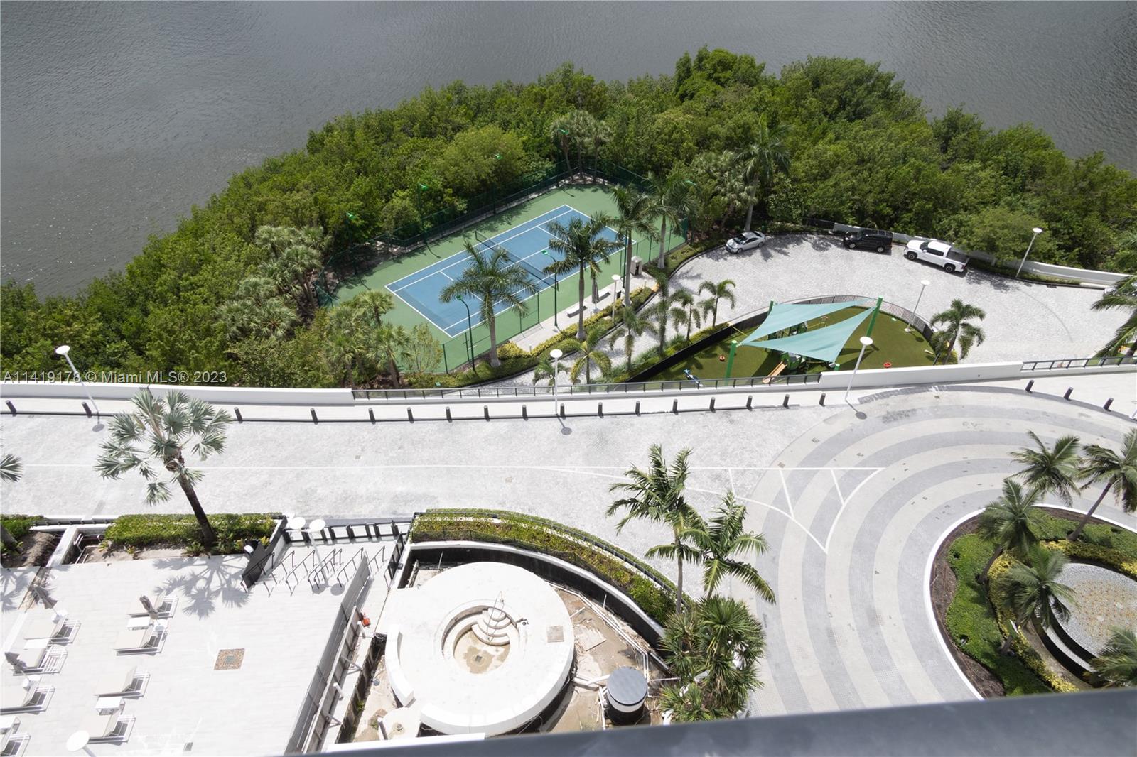 PRIVE CONDO - Residential