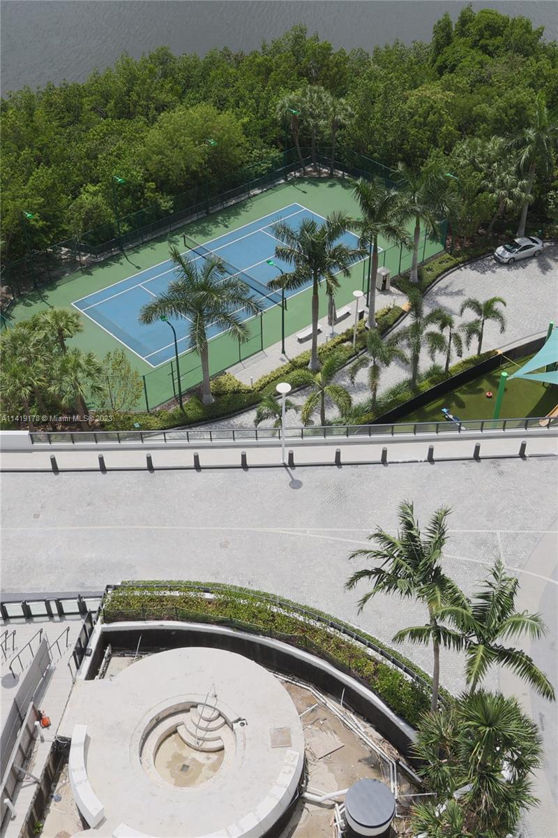 PRIVE CONDO - Residential