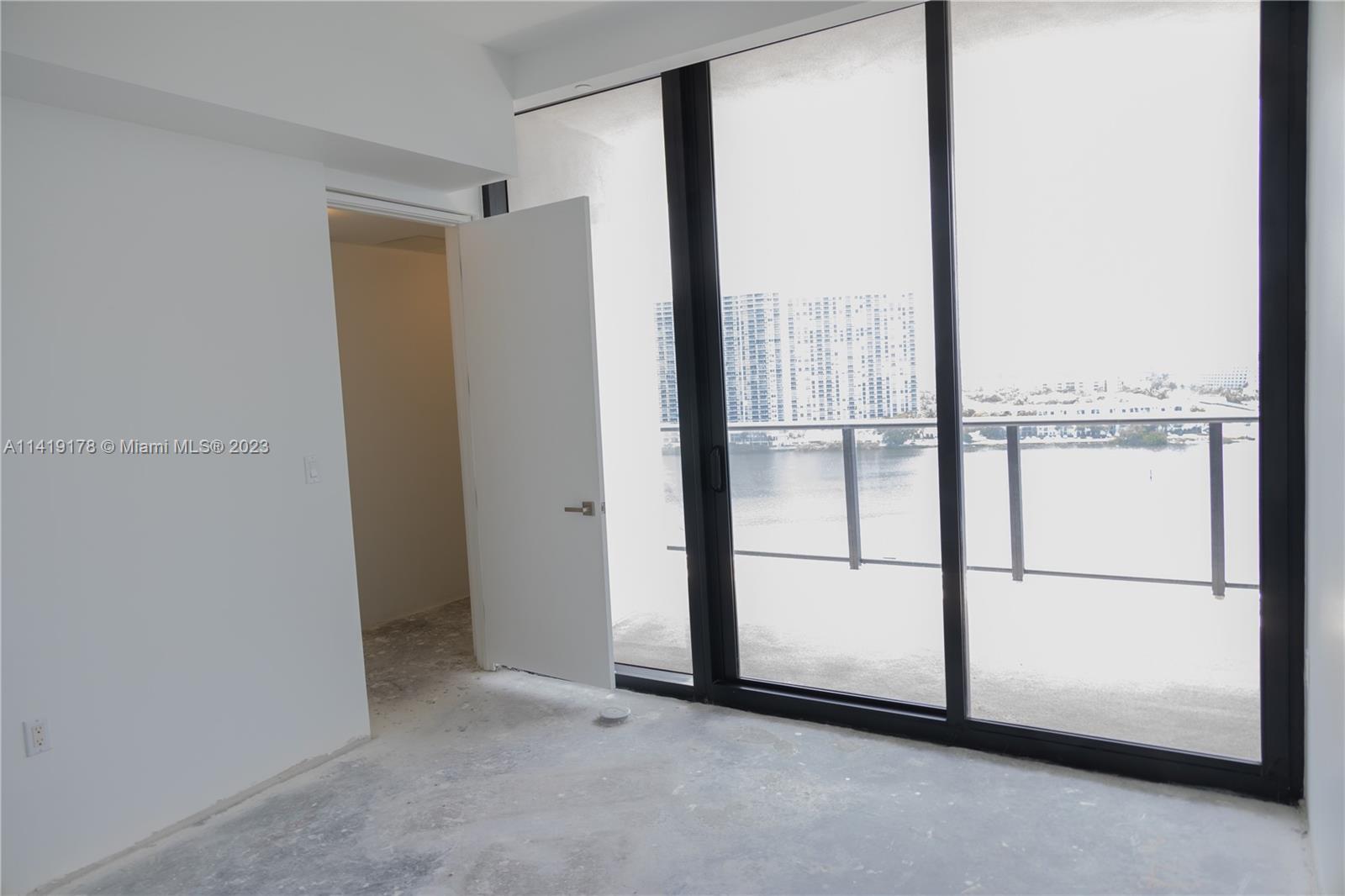 PRIVE CONDO - Residential