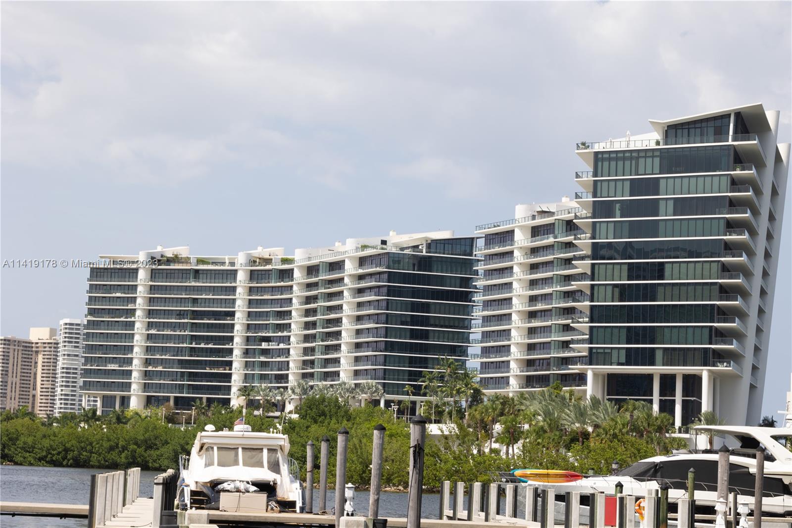 PRIVE CONDO - Residential