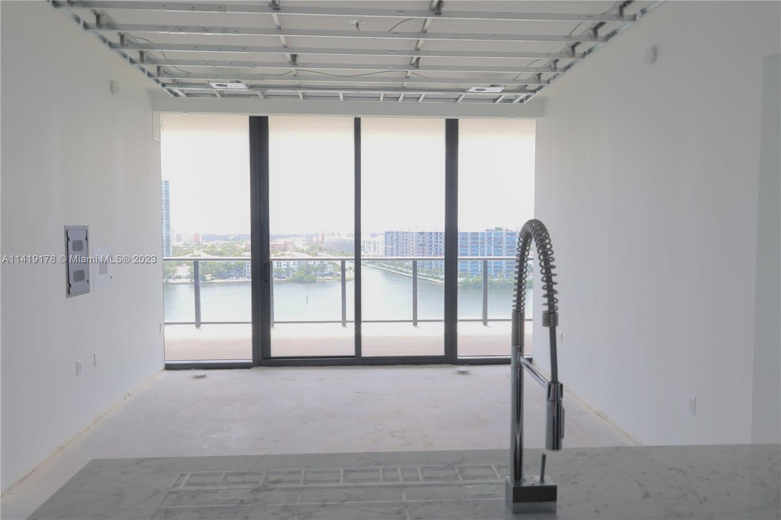 PRIVE CONDO - Residential