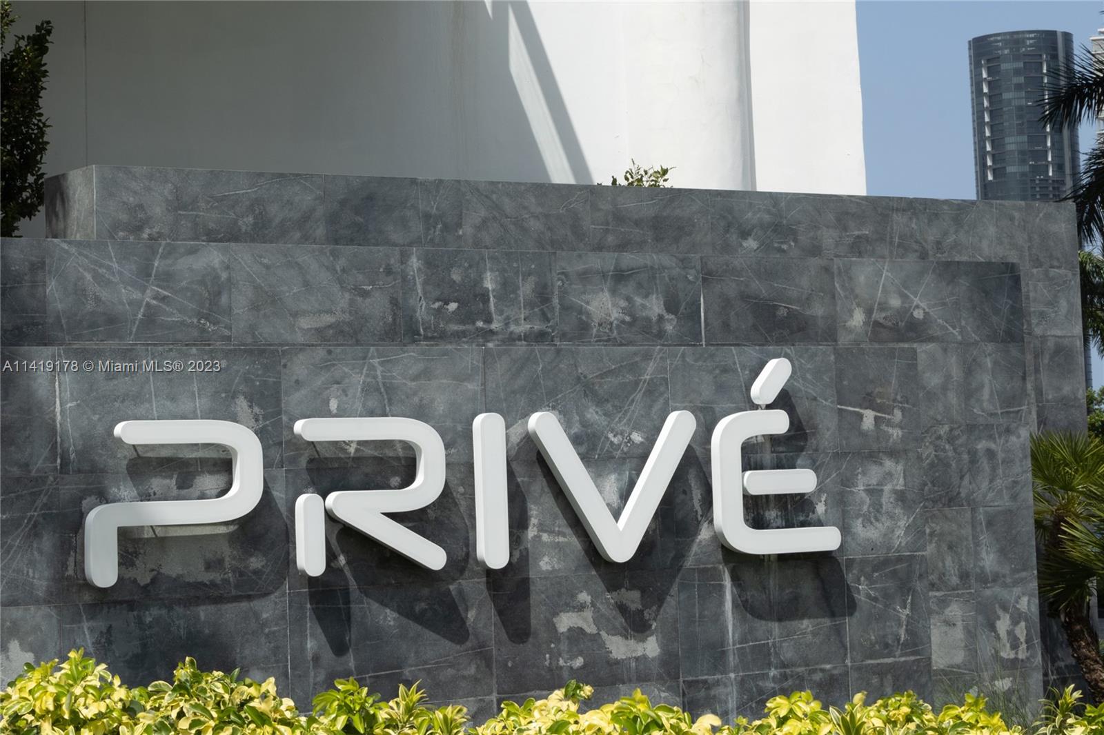 PRIVE CONDO - Residential