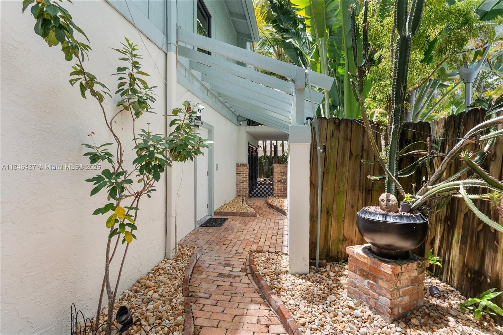 KENDALL GLENN CONDO - Residential