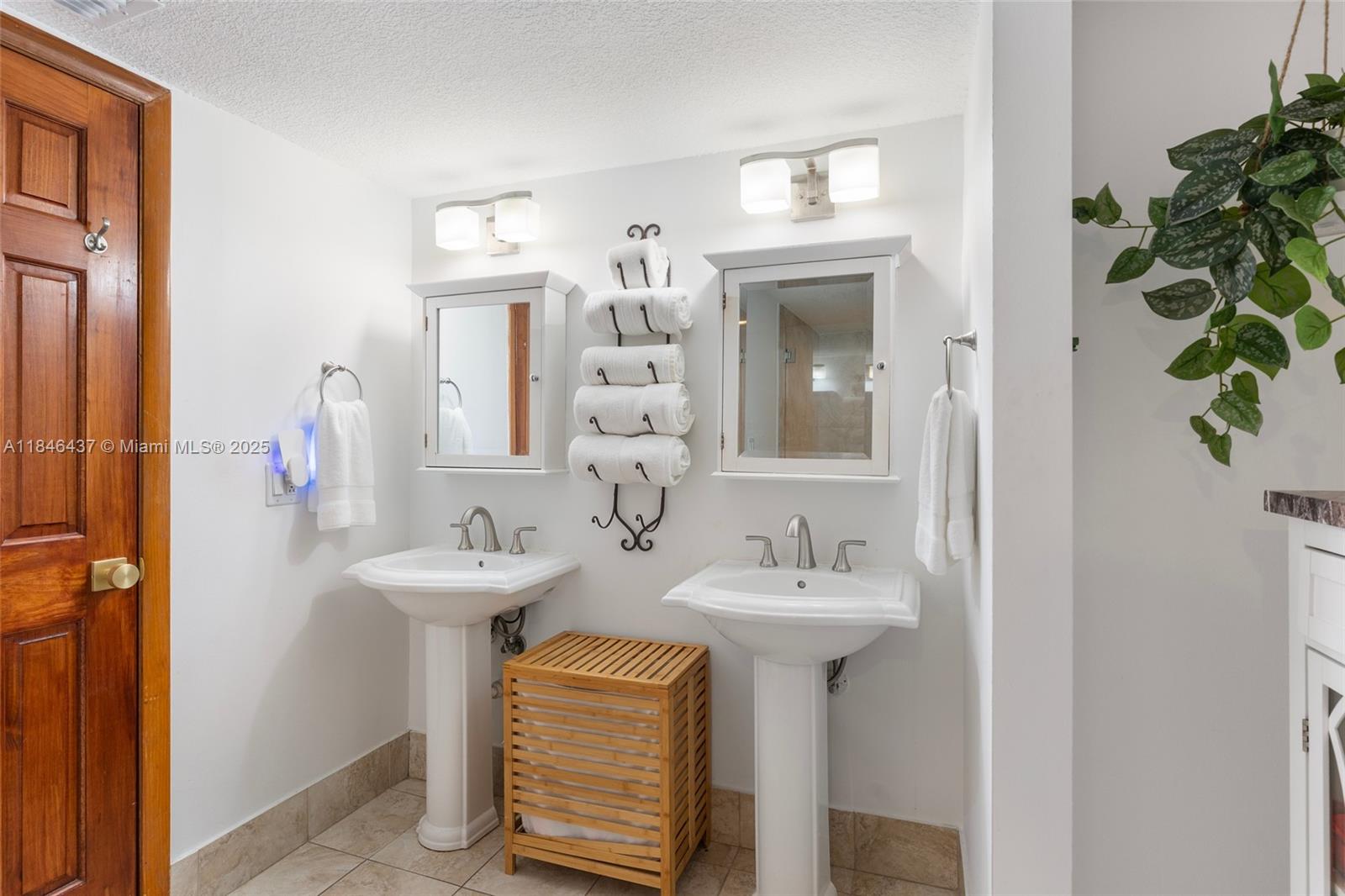 KENDALL GLENN CONDO - Residential