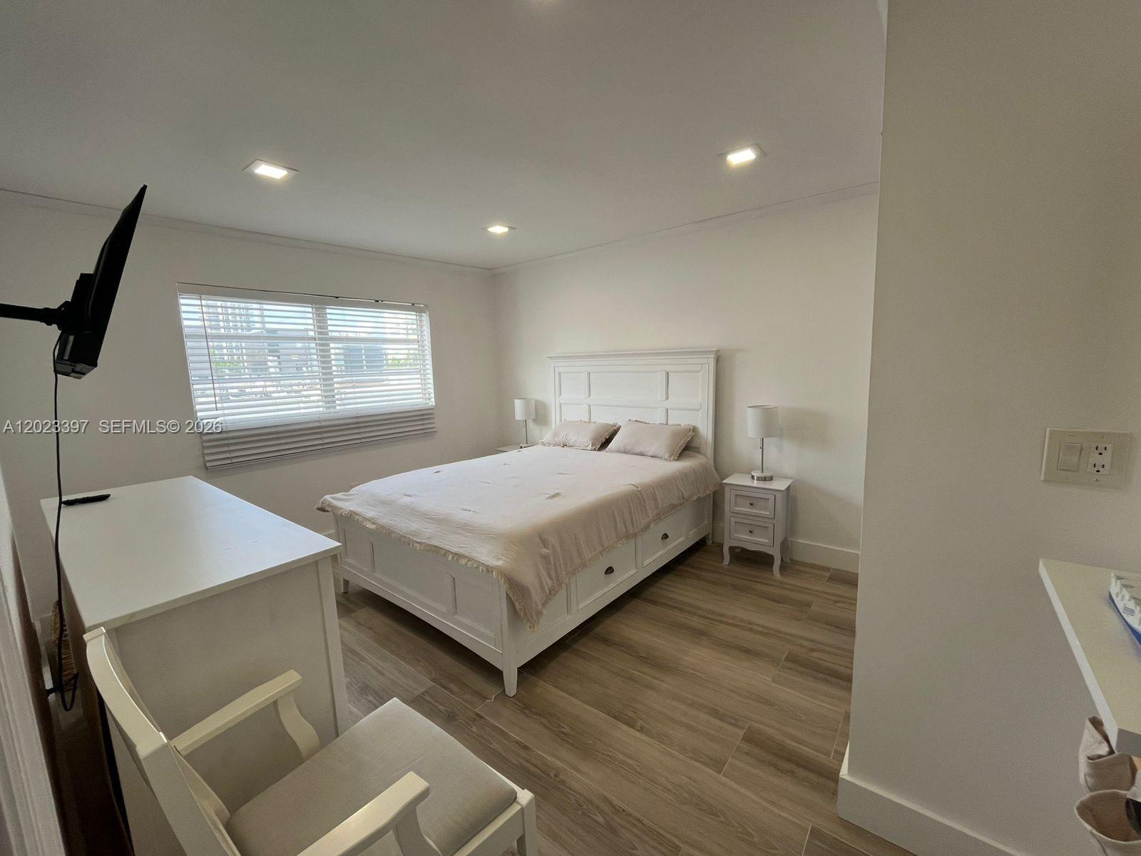 HARDING VILLAS CONDO - Residential