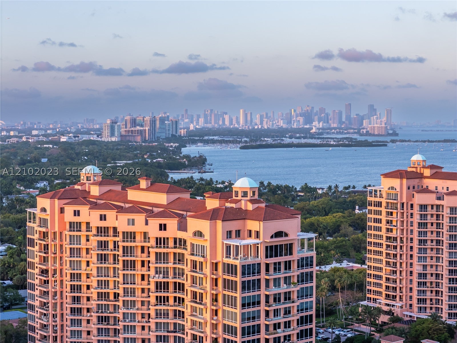 60 Edgewater Dr 14E