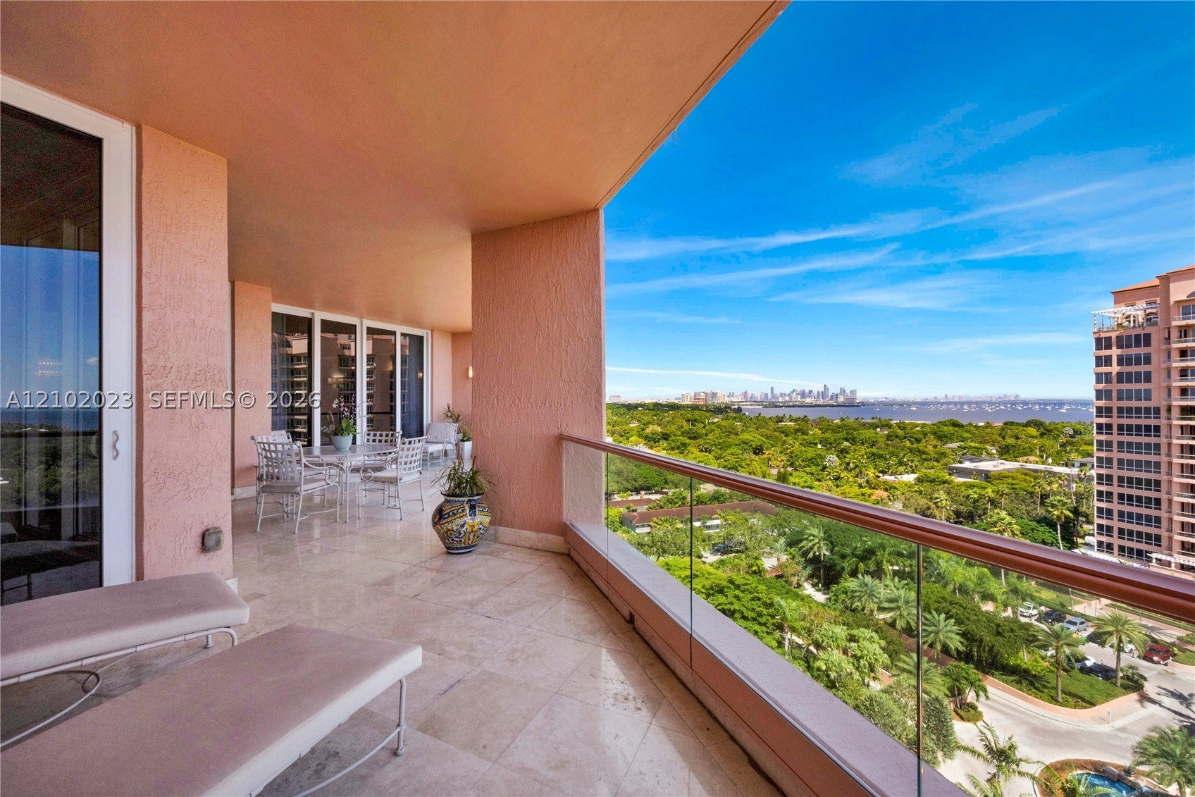 60 Edgewater Dr 14E