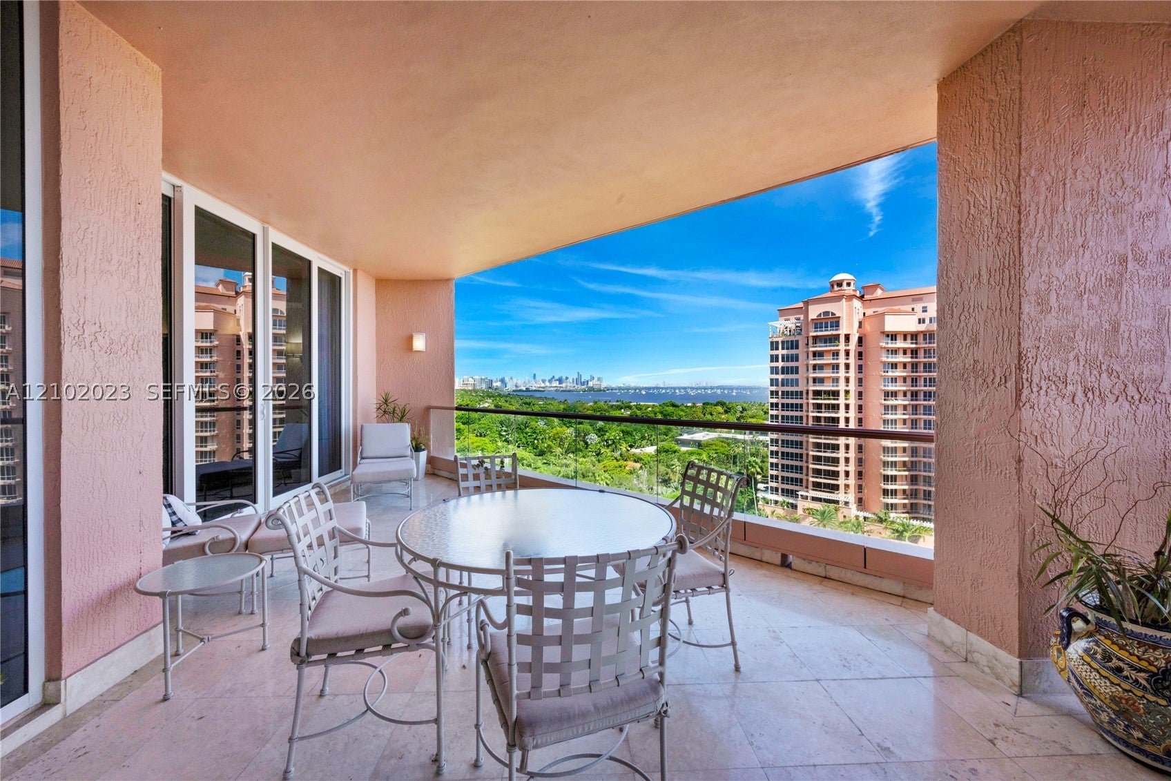 60 Edgewater Dr 14E
