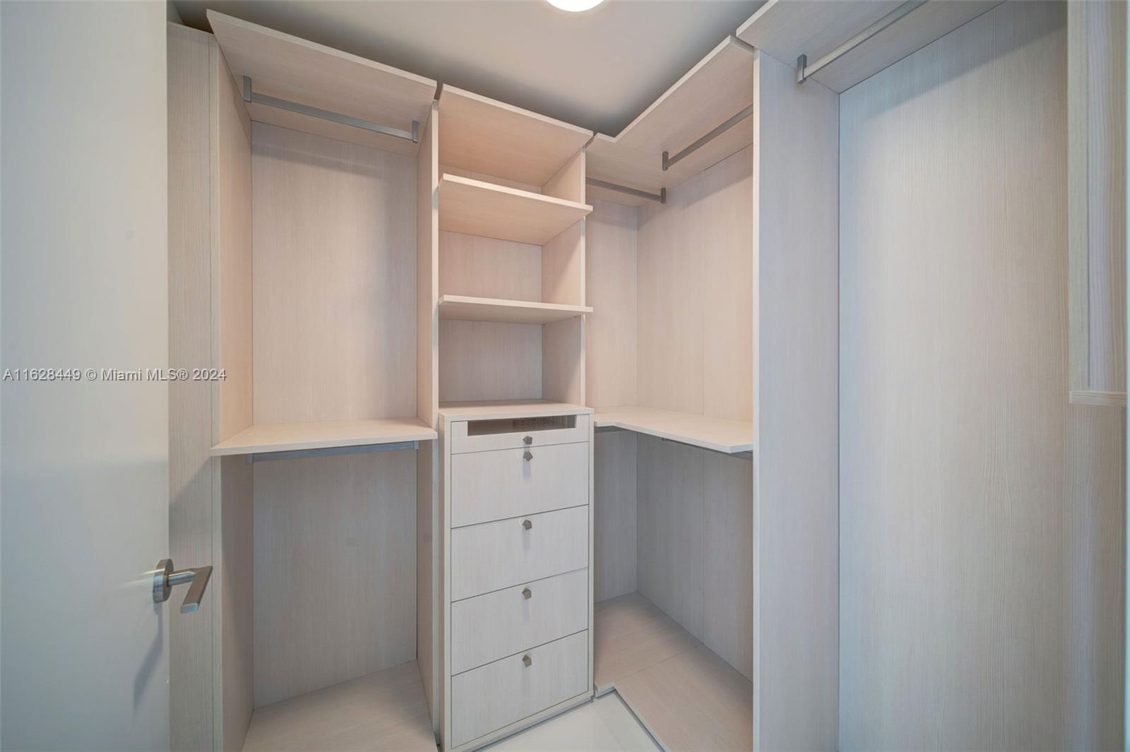 PARQUE TOWERS CONDO - Residential