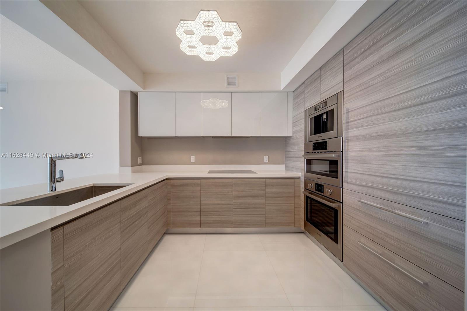 PARQUE TOWERS CONDO - Residential