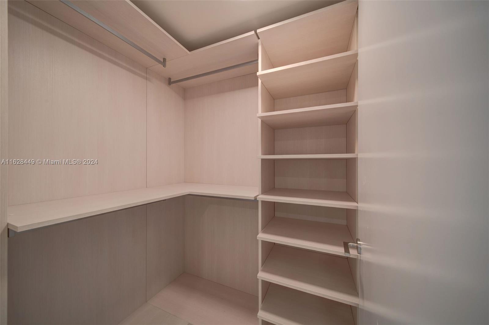 PARQUE TOWERS CONDO - Residential