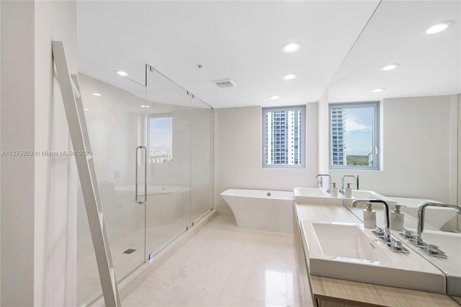 MARINA PALMS RESIDENCES S - Residential