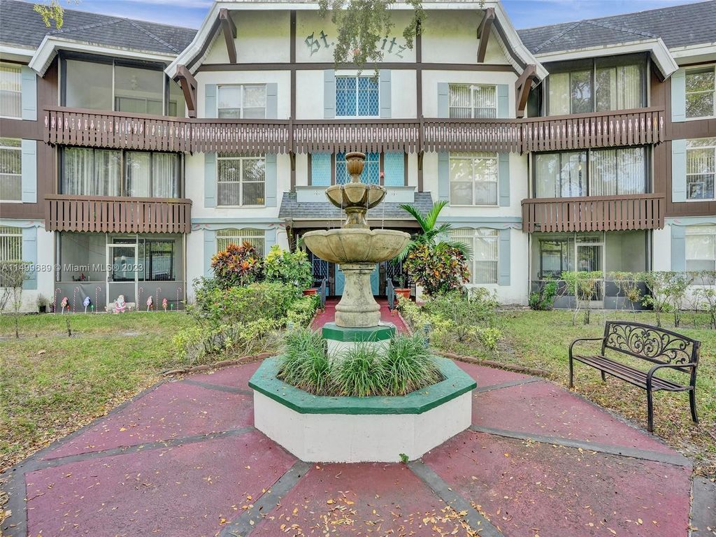 Photo of 3710 Inverrary Dr #3V, Lauderhill, FL 33319 (MLS # A11499689)