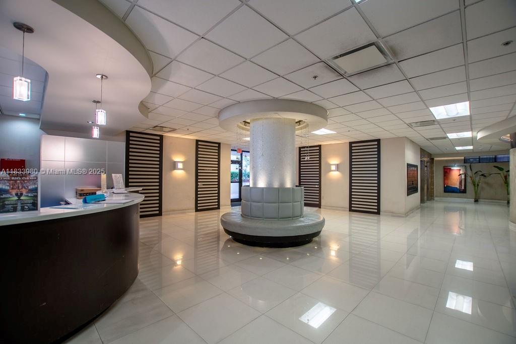 1621 Collins Ave 707
