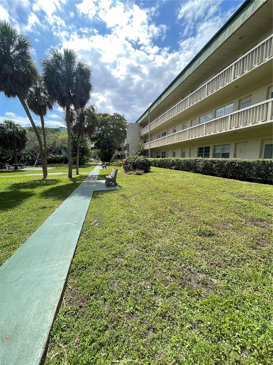 SEVENTEENTH GREEN CONDO - Residential