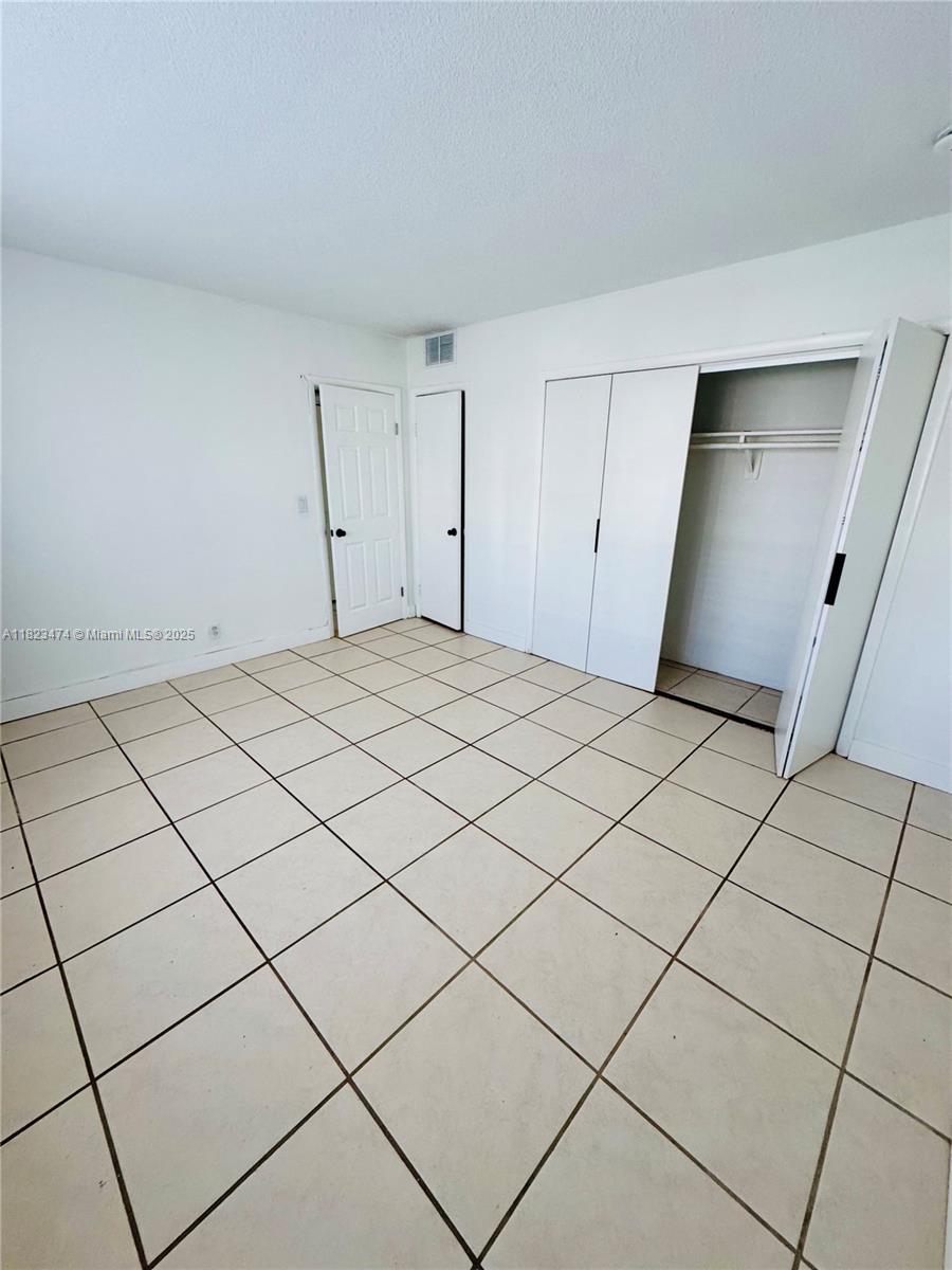 SEVENTEENTH GREEN CONDO - Residential