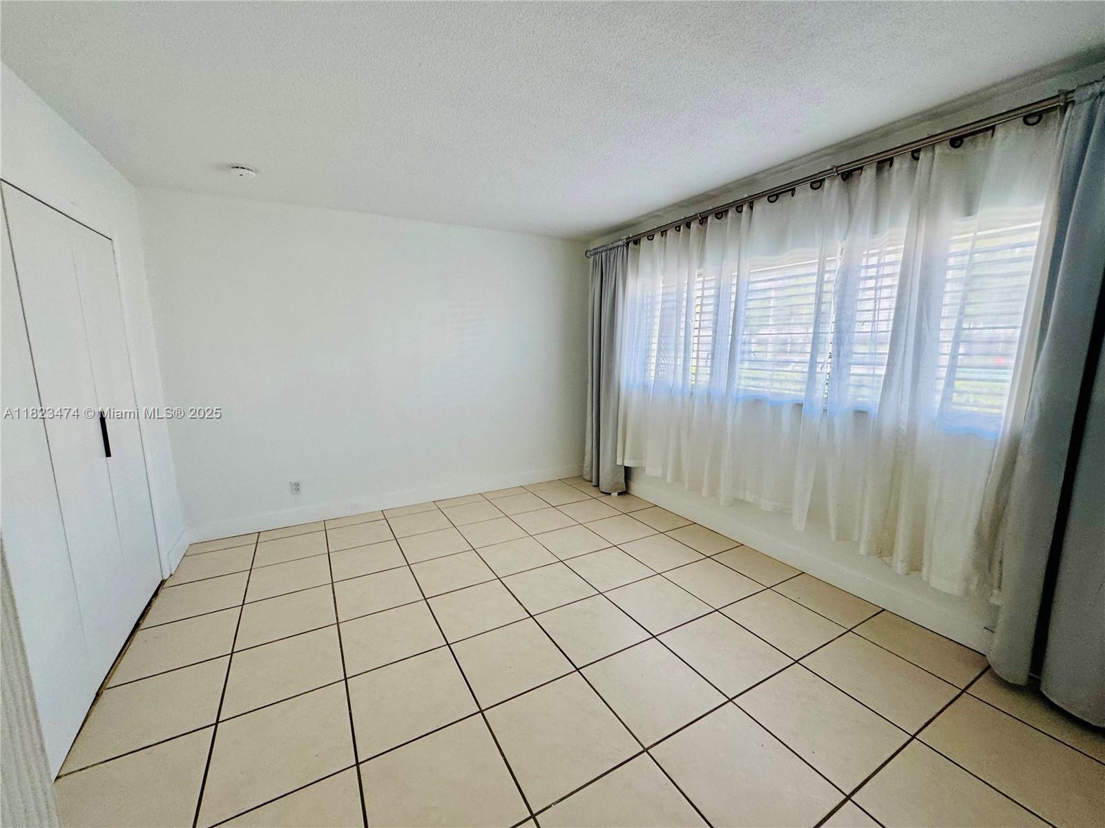 SEVENTEENTH GREEN CONDO - Residential