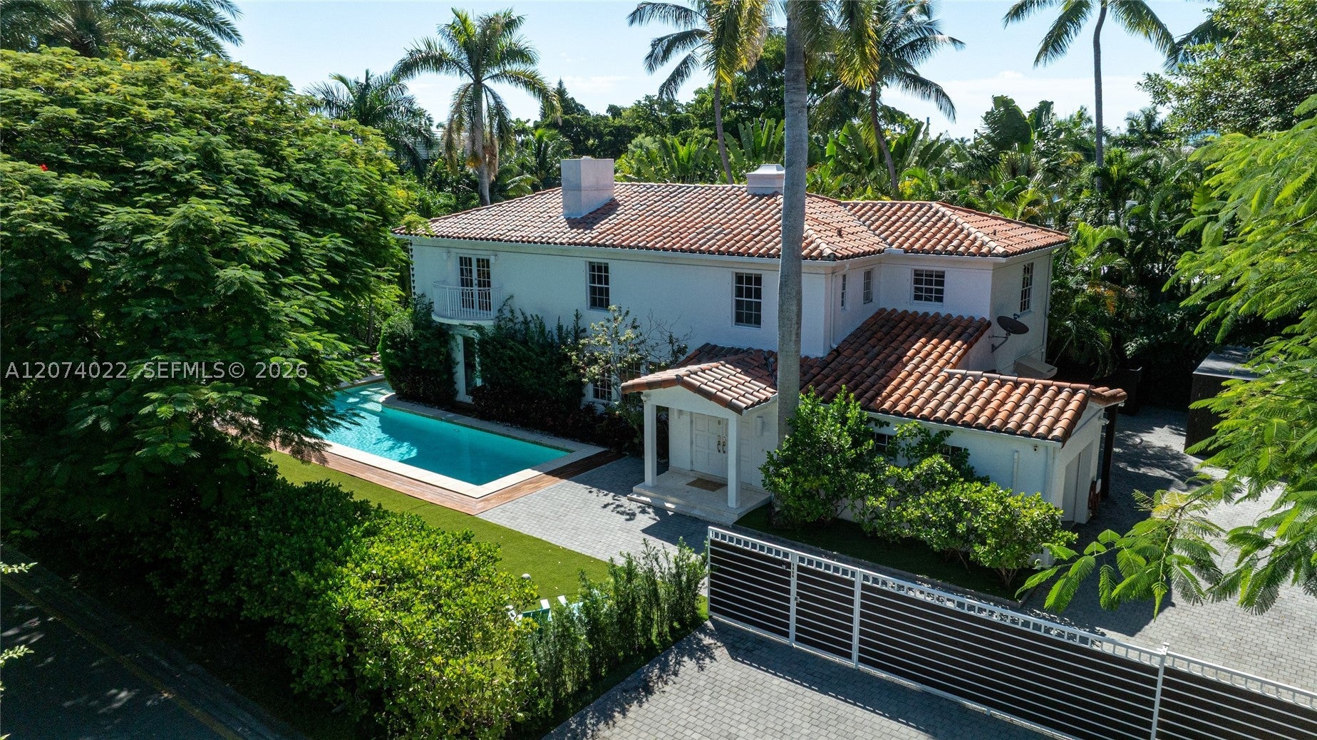 140 N Hibiscus Dr