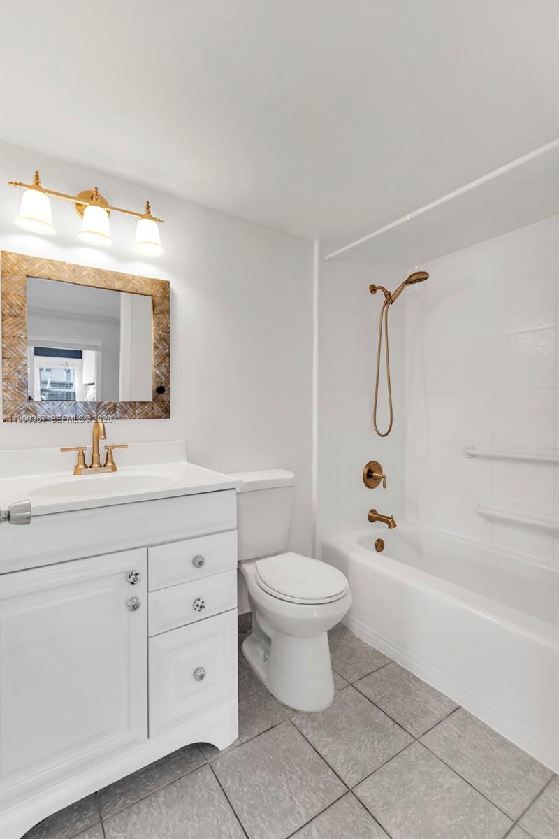 KINGS POINT BRITTANY COND - Residential