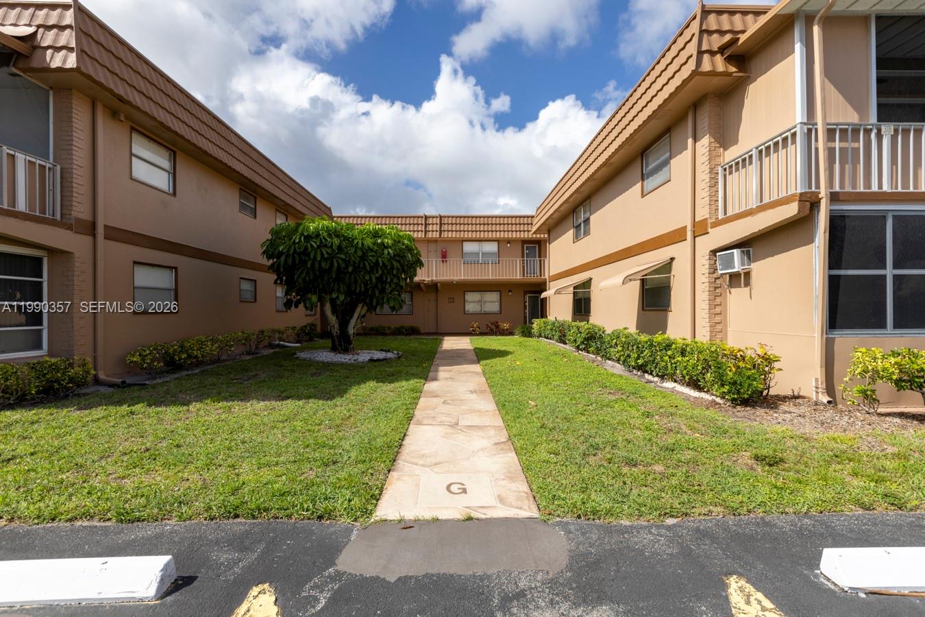 KINGS POINT BRITTANY COND - Residential