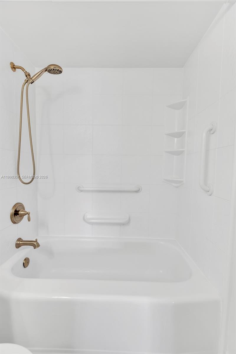 KINGS POINT BRITTANY COND - Residential