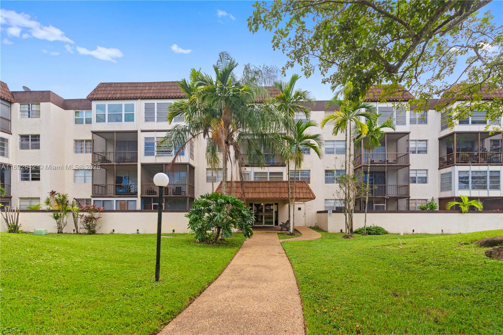 7100 Nw 17th St 219, Plantation, Miami-Dade County, Florida - 2 Bedrooms  
2 Bathrooms - 