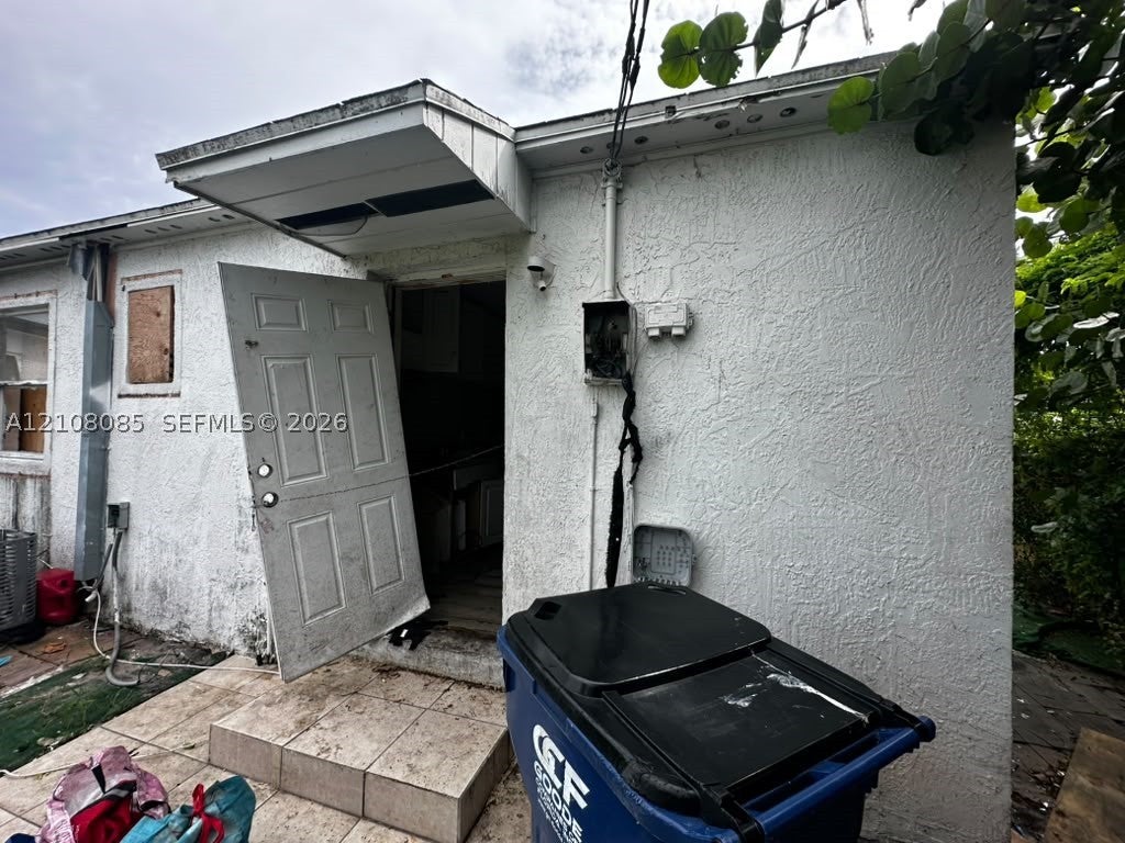 856 W 4th St