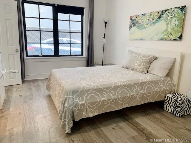 LOVELY STUDIO FURNISHED AND REMODELED! One block away from Lincoln Road, restaurants and walking distance to the beach. Great opportunity to live in the heart of South Beach!