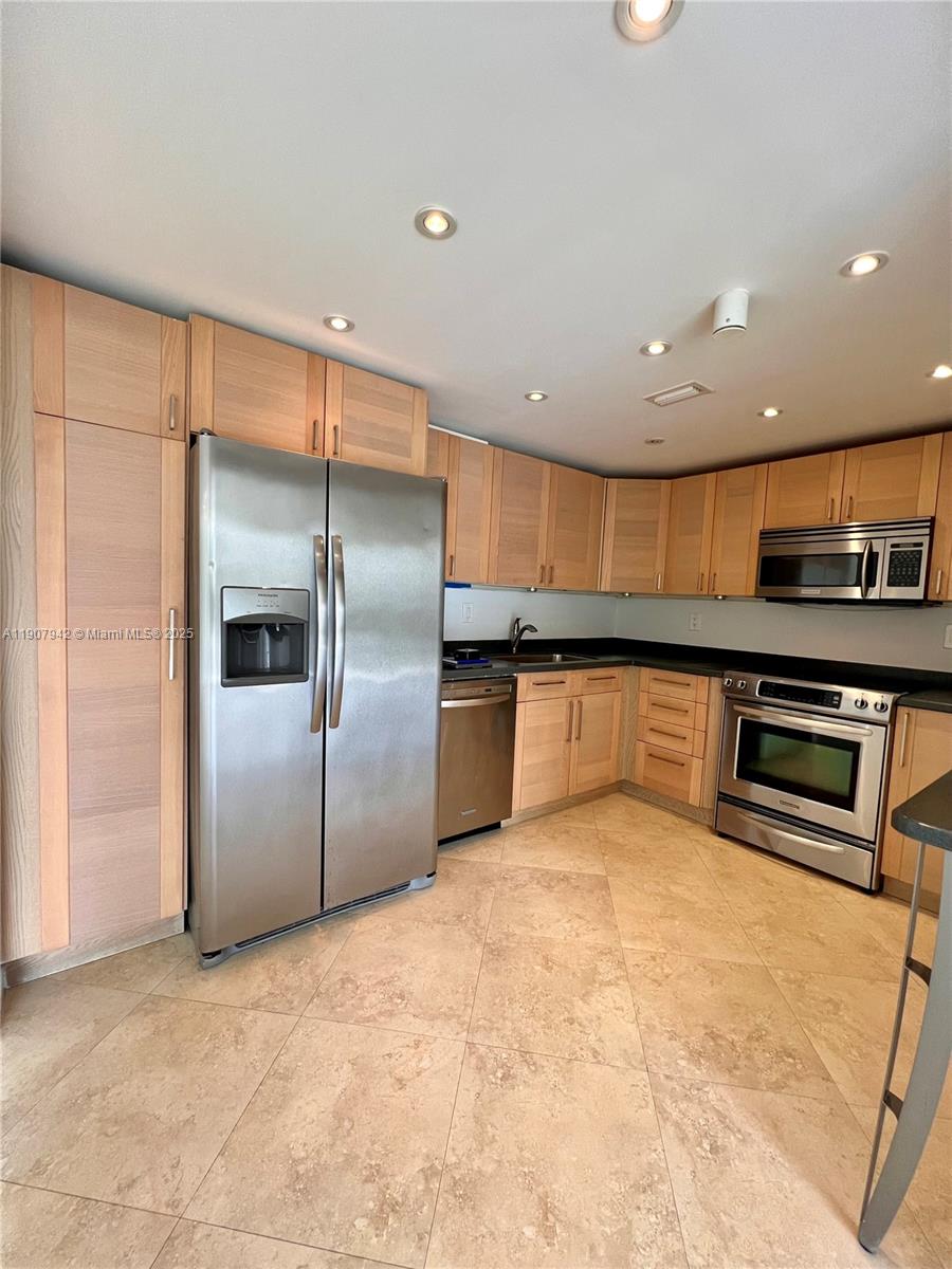 FAIRVIEW HOUSE CONDO - Residential Lease