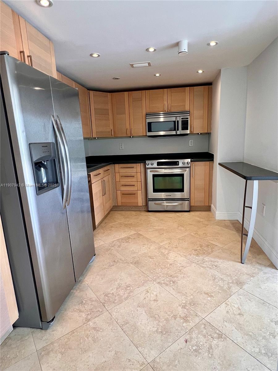 FAIRVIEW HOUSE CONDO - Residential Lease