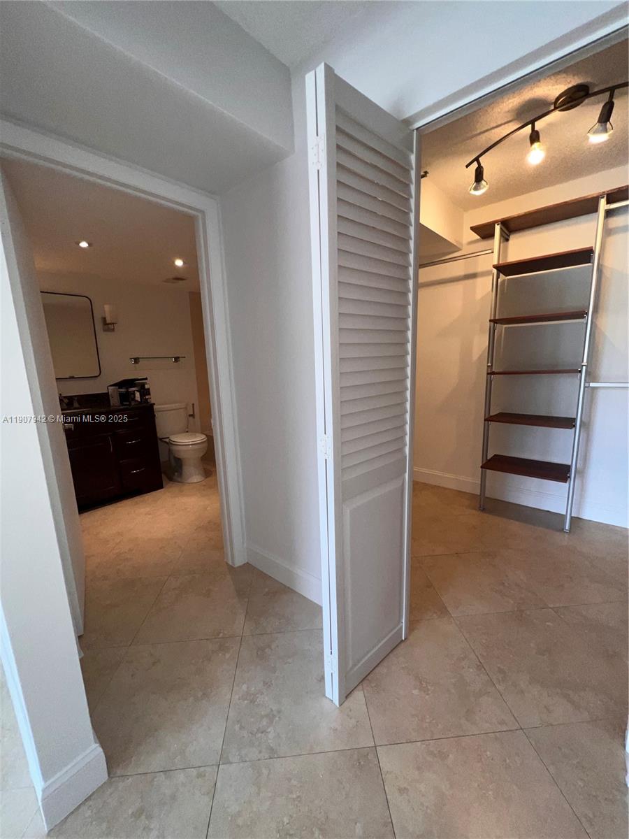 FAIRVIEW HOUSE CONDO - Residential Lease