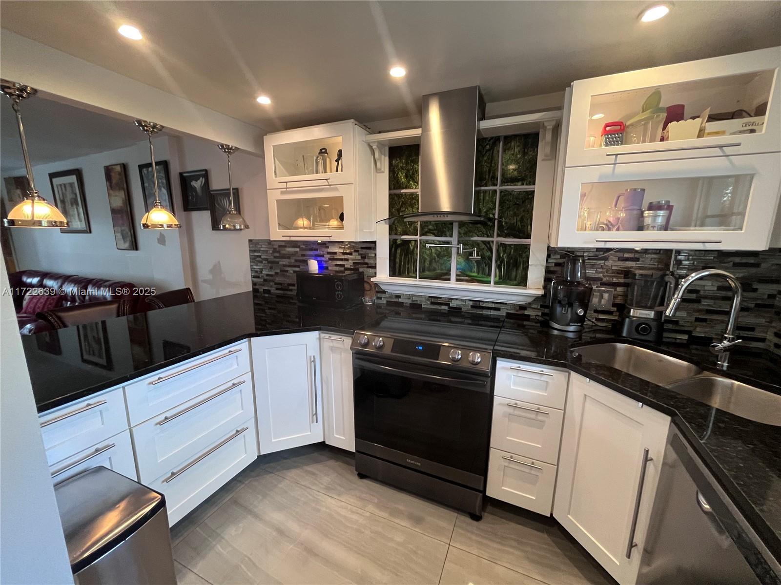Property for Sale at 111 Royal Park Dr 2G, Oakland Park, Miami-Dade County, Florida - Bedrooms: 2 
Bathrooms: 2  - $258,000