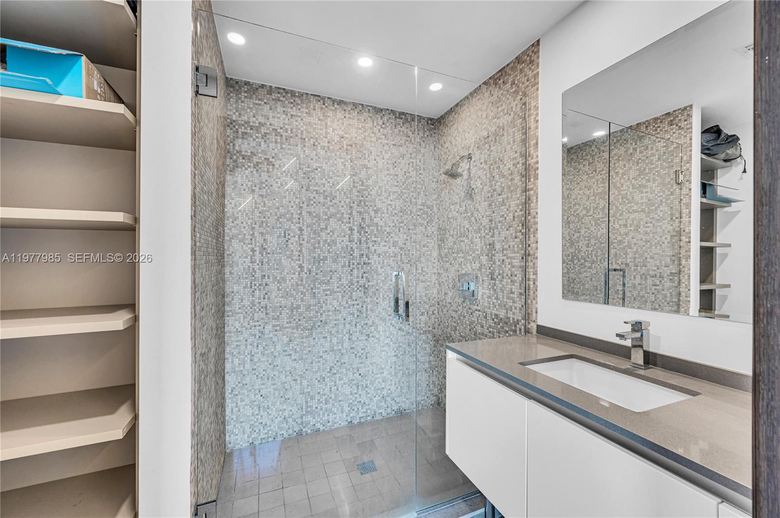 RISE CONDO - Residential