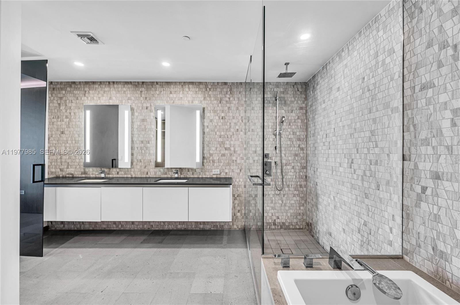 RISE CONDO - Residential