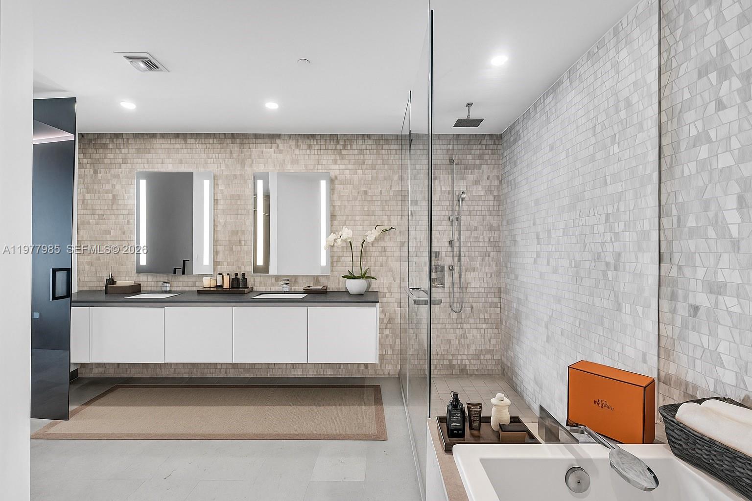 RISE CONDO - Residential