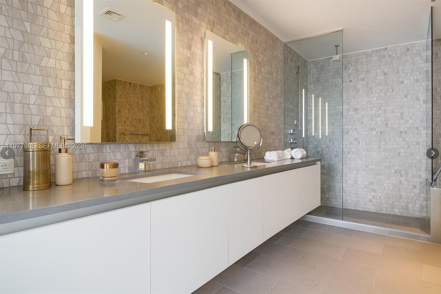 RISE CONDO - Residential