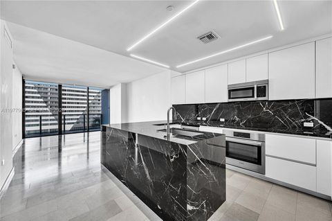 88 SW 7th St 806 Miami FL 33130